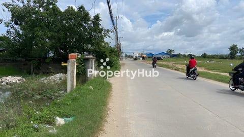 ដីលក់នៅកំបូលផ្លូវធំ ចុះពីផ្លូវជាតិលេខ4 200ម និង 200ម ពីបុរីពីភពថ្មីកំបូល