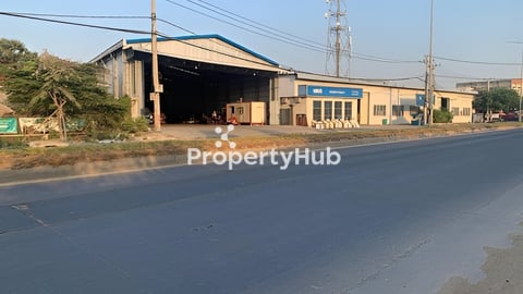 ឃ្លាំងលក់បន្ទាន់ លើផ្លូវហាណូយ