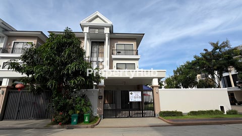 វីឡាភ្លោះAសម្រាប់ជួល នៅបុរីប៉េងហួតបឹងស្នោរ