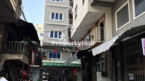 ផ្ទះល្វែងសំរាប់លក់ អាចសង់ច្រើនជាន់បាន