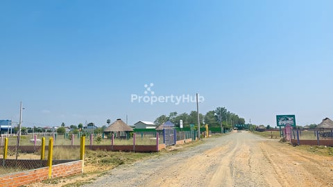 ដីទំហំ 10x20=200m2(កែងផ្លូវ12m)