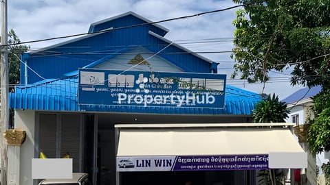 ដីឃ្លាំងមានបន្ទប់ខាងក្នុងសំរាប់ស្នាក់នៅស្រាប់