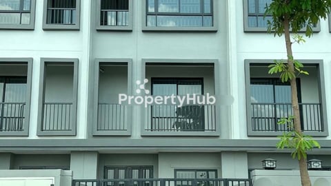 វីឡាLA លក់នៅបុរី ជីប ម៉ុង 60ម៉ែត្រ