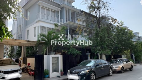 វីឡាភ្លោះលក់បន្ទាន់ (Twin villa for sale)