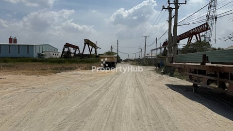 ដីកែងលក់ចុះពីផ្លូវឌីប៉ុកតែ200m