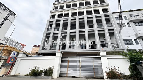 Building for Rent in Toul Tompoung area