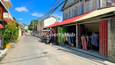 🏘 ដី មានសំណង់បន្ទប់ជួល (កែង) នៅជិតសាលាបឋមសិក្សាភូមិឬស្សី ត្រូវការលក់បន្ទាន់ខ្លា