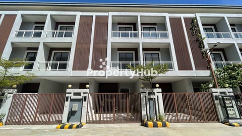 Linked House for Sale in La Palm Residences