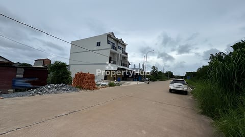 ដីលក់ 5x20m ប្លង់រឹង ភូមិ២ សង្កាត់១ ជាប់ផ្លូវបេតុង អូអារ៉េវ