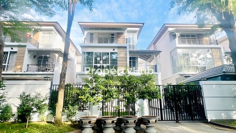 វីឡាចាស្មីនណាសម្រាប់លក់ លើផ្លូវមហាវិថីប៉ូឡារីស នៅបុរីប៉េងហួតបឹងស្នោរ