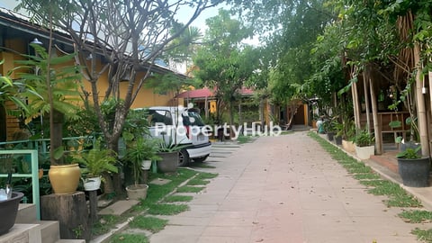 ដីនឹងផ្ទះលក់ទីតាំងស្អាតនៅជិតផ្សារក្រោម