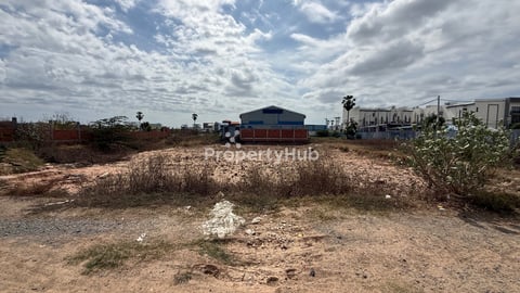 ដីកែងលក់នៅជិតបុរីEco Residence សែនសុខ