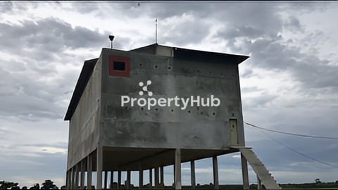 ដីចម្ការនិងផ្ទះត្រជៀកកាំលក់/3200m2