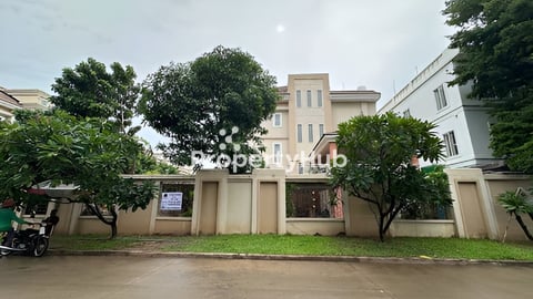 វីឡាទោលសម្រាប់លក់ នៅបុរីពិភពថ្មីសំរោងអណ្តែត សង្កាត់គោកឃ្លាង ខណ្ឌសែនសុខ ភ្នំពេញ