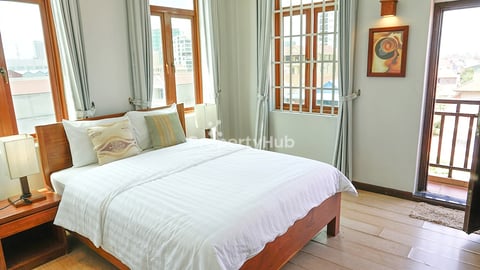Spacious Two Bedroom with Balcony Unit for Rent in Toul Tumpung