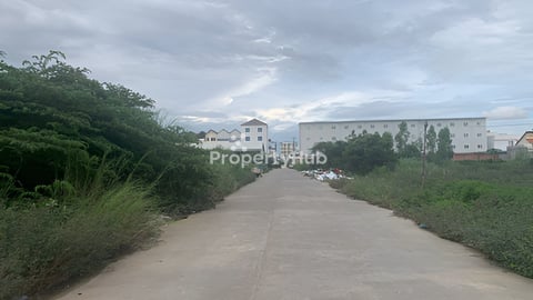 ដីសម្រាប់លក់បន្ទាន់ខ្លាំង ក្រោយបុរីឃាមបញ្ញា (ផ្លូវរថភ្លើង)