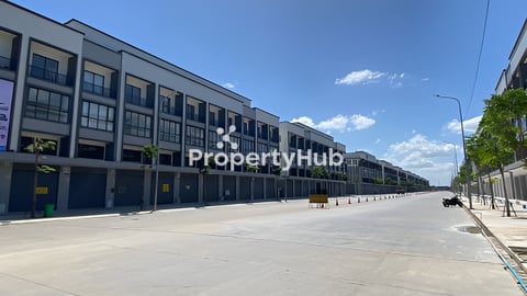 ផ្ទះអាជីវកម្មលើផ្លូវធំ20m បុរីជីបម៉ុង6A