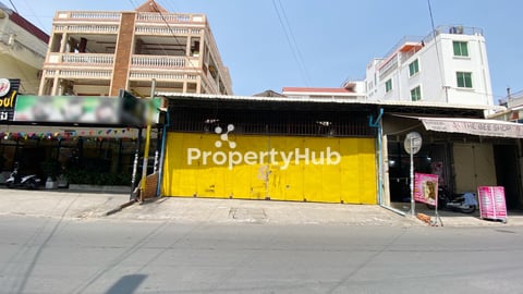 Busy Road House For Rent