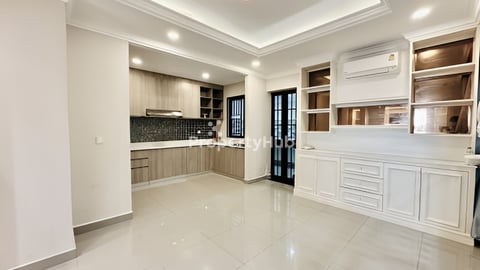 🏘 វីឡាភ្លោះ (Twin) ក្នុងបុរី ជីបម៉ុង271 ត្រូវការលក់បន្ទាន់ខ្លាំង