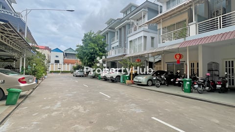 🏘 វីឡាកូនកាត់ (LA) ក្នុងបុរីប៉េងហួតស្ទឹងមានជ័យ ត្រូវការលក់បន្ទាន់ខ្លាំង