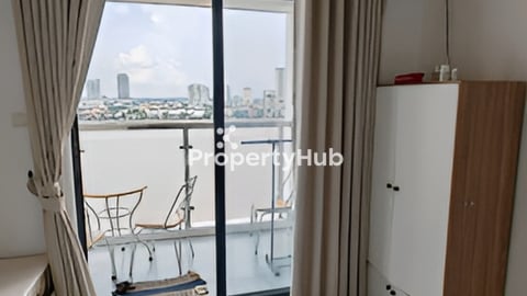 Riverside, skyrise, city center (near Wat Phnom)