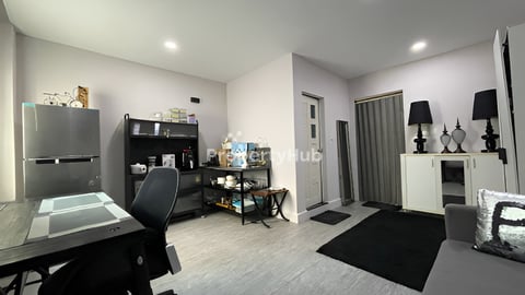 🏘 ផ្ទះល្វែង ក្នុងបុរី ជ័យជំនះ ជិតស្តុបលូប្រាំ ត្រូវការលក់បន្ទាន់ខ្លាំង