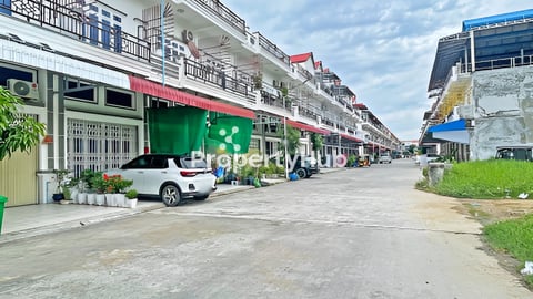 🏘 ផ្ទះល្វែង ក្នុងបុរី ហុកឆេងចំការដូង ត្រូវការលក់បន្ទាន់ខ្លាំង