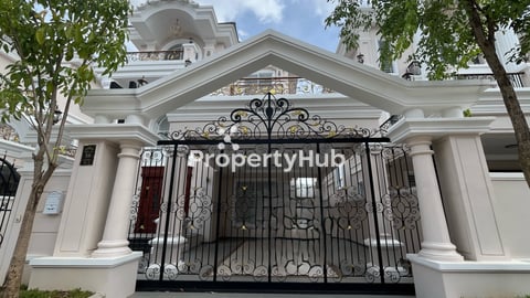 Urgent  6 Bedroom Villa for Sale in The ML Tiara