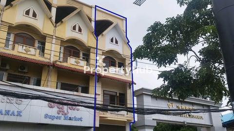 Shophouse for Rent along National Road 6 in Khan Chroay Chongvar
