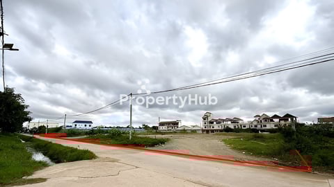 ដីលក់/ជួលប្រញ៉ាប់ ៖ ចុះពីផ្លូវជាតិលេខ3, នៅសង្កាត់ចោមចៅ1, ខណ្ឌពោធិ៍សែនជ័យ, រាជធាន