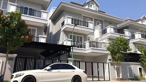 Twin villa for rent in Borey Phnom Penh Thmey