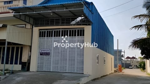 ឃ្លាំងដីកែងលក់បន្ទាន តម្លៃ់ក្រោមទីផ្សារ