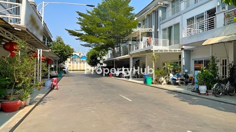 🏘 វីឡាកូនកាត់ (LA) ក្នុងបុរី ប៉េងហួតស្ទឹងមានជ័យ ត្រូវការលក់បន្ទាន់ខ្លាំង ​