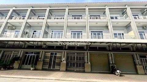 ផ្ទះល្វែង E3 លក់បន្ទាន់ខ្លាំង! តម្លៃក្រោមទីផ្សារខ្លាំង នៅបុរីហុង ឡាយផ្សារត្រពាំង