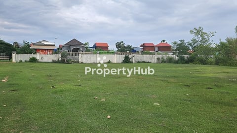 ដីជើងភ្នំឧត្តុង ក្បែរបឹងសំរិទ្ធ