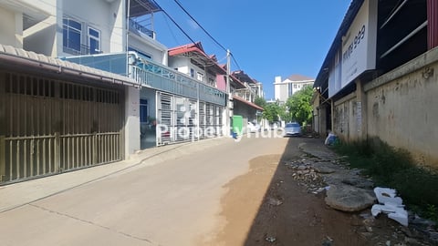 ផ្ទះសម្រាប់លក់ជិតផ្លូវ2004 ទឹកថ្លា​ សែនសុខ​ ភ្នំពេញ​