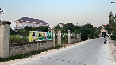 78,000 ដាច់ (ដីលក់ក្រោមទីផ្សារ (ទល់មុខវត្តប្រាសាទនាងខ្មៅ ខេត្តតាកែវ)​)