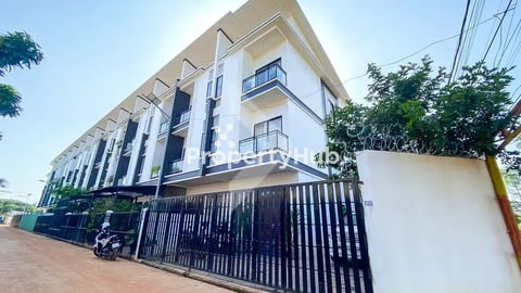 Link-House 4 BR for Rent in Sala Kamraeuk Area