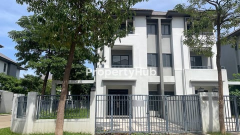  Premium Corner Twin Villa for Sale in Borey Chip Mong 60m  Massive Space  Privacy