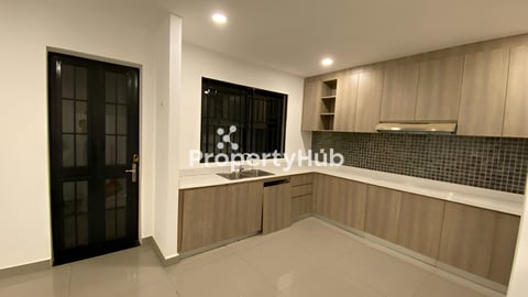 🏠 វីឡាឃ្វីនសម្រាប់លក់ក្នុងតម្លៃពិសេស នៅក្នុងបុរីជីបម៉ុងលែនម៉ាក ៦០ម៉ែត្រ