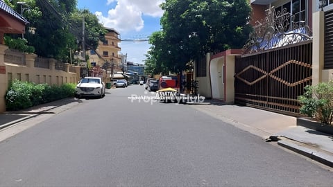 អគារសម្រាប់លក់ ប្រញាប់! 📍ទីតាំងស្ថិត៖ សង្កាត់វាលវង,ខណ្ឌ 7មករា 📌ទិសលិច