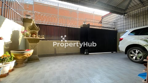 ផ្ទះល្វែងលក់ ក្នុងបុរី ពិភពថ្មីឈូកមាស សល់ដីក្រោយ8ម និងសល់ខាង3.5ម មានចំនូលពីការជួលស្រាប់់