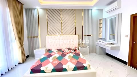 វីឡាទោលក្នុងក្រុងប្លង់រឹង