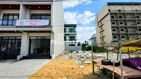 ដីលក់ 4m x 23 ផ្លូវធំមុខវត្តជាយដែន