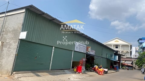 ដីកែងលក់នៅទឹកថ្លា ( ភ្នំពេញ )