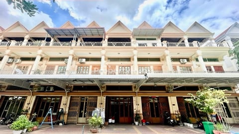 ផ្ទះល្វែង សល់ដីក្រោយវែង លក់បន្ទាន់ខ្លាំង! តម្លៃក្រោមទីផ្សារខ្លាំង នៅបុរីវីឡាទួលស