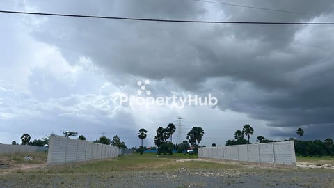 ដីលក់បន្ទាន់ លេីផ្លូវធំ ផ្លូវ42 ទៅខាងផ្លូវជាតិលេខ4