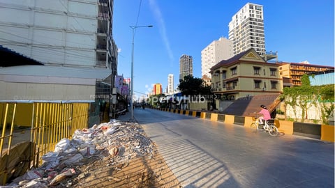 ដីកែងលក់នៅបឹងត្របែក