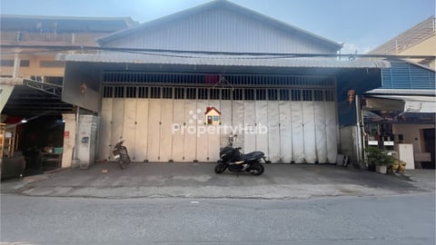 ឃ្លាំងសំរាបជួលនៅក្បែរផ្លូវ2004 ជិតស្តុបNokia