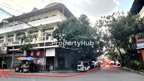 ផ្ទះលក់ កែង ជាប់ផ្សាររតនាផ្លាហ្សា មានចំណូលស្រាប់